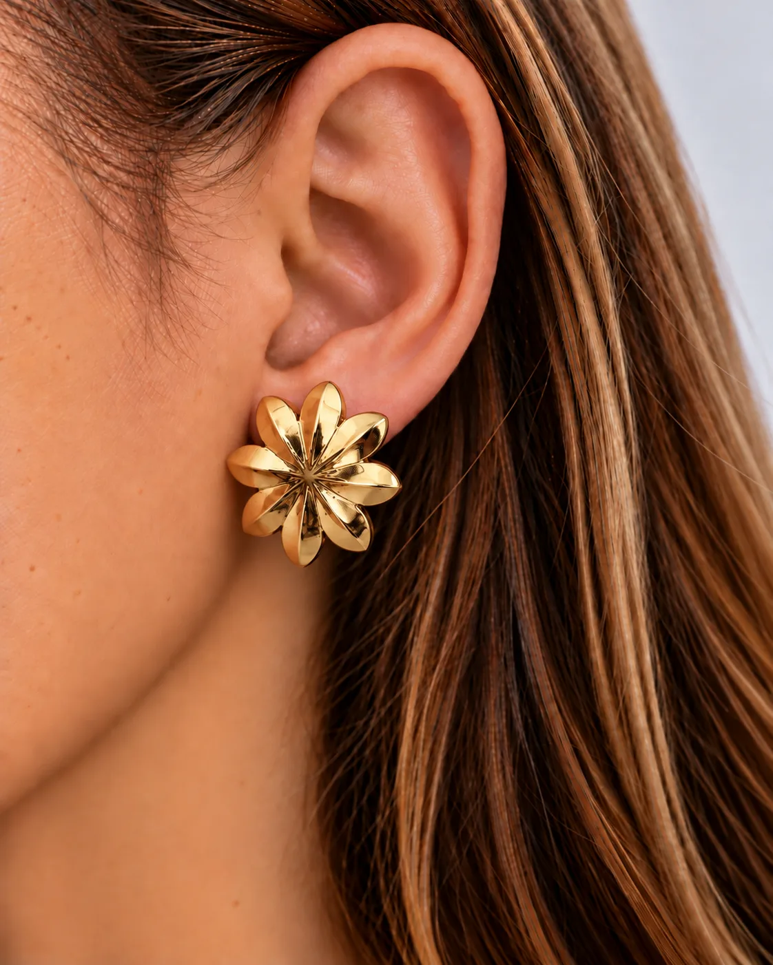 BRINCO FLOR DOURADO