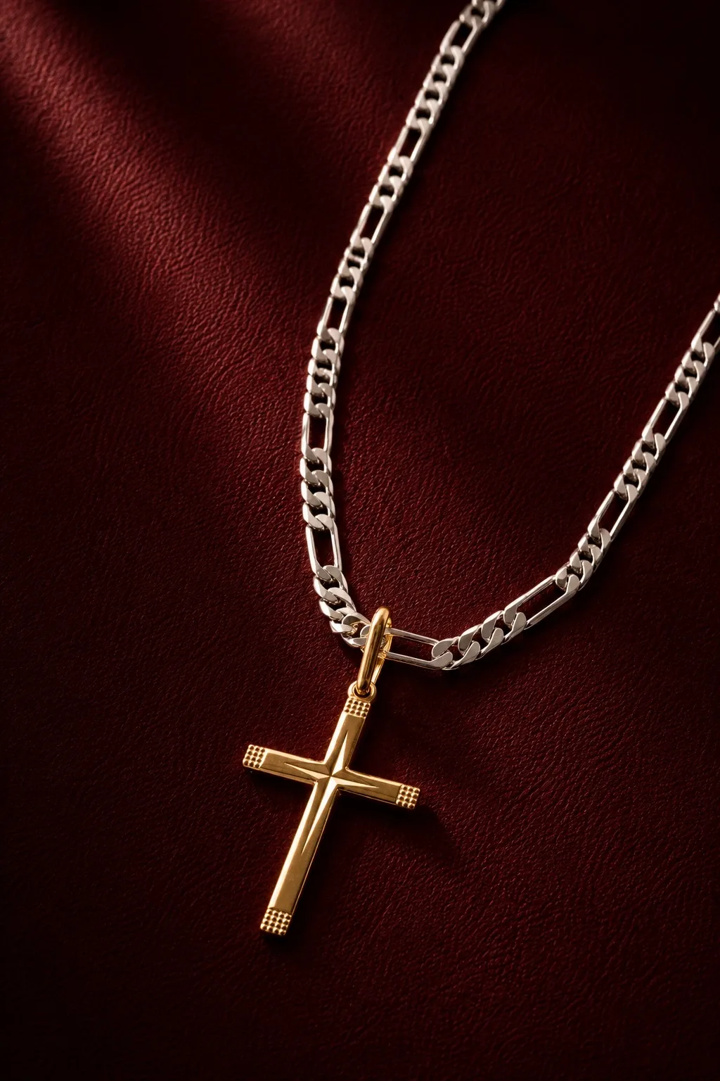 PINGENTE MASCULINO CRUZ DETALHADA LISA DOURADO