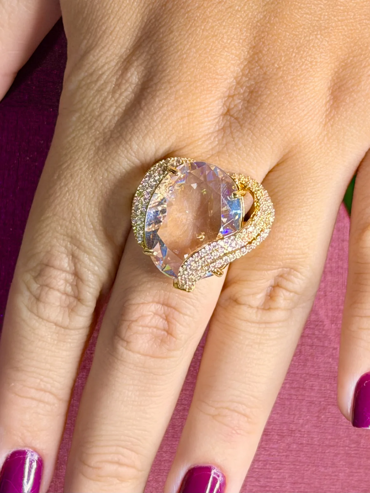 ANEL PEDRA OVAL CRISTAL CRAVEJADO 18K
